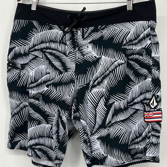 Volcom Men's Black and White Swim Shorts - Picture 1 of 8